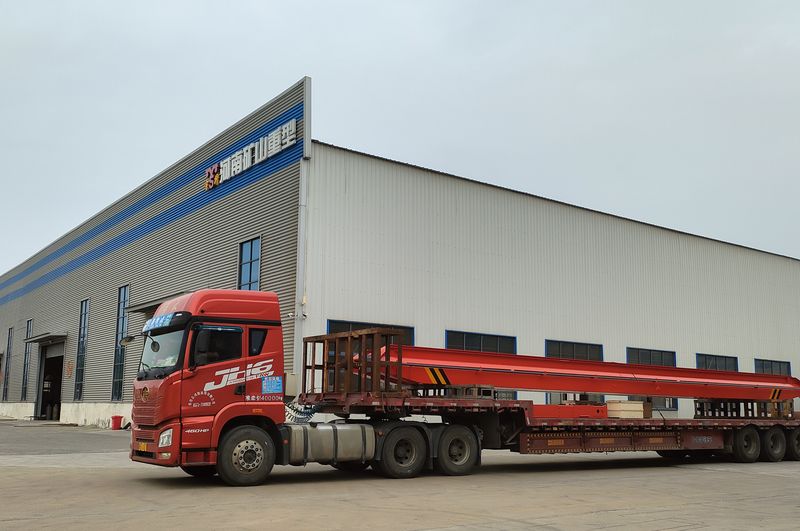 電動(dòng)單梁起重機(jī)3臺(tái) LD5t—16.8m LD3t—16.5m /2臺(tái) 制作完成，發(fā)往江西南昌交付客戶使用。
